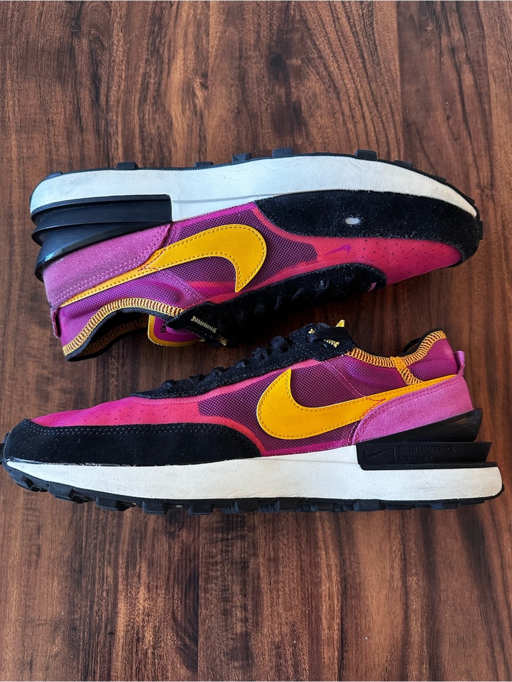 Nike Waffle One "Active Fuchsia" sneakers - Picture 7 of 7